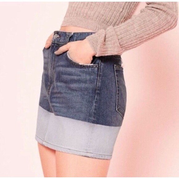 Reformation Revolve Ella Women Jean Mini Skirt Celtic Wash size 29/8/M MRSP $98 - Picture 4 of 14